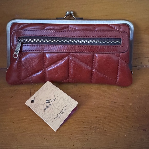 NWT Patricia Nash Quilted Everly kiss lock wallet in Cinnamon - Picture 1 of 9